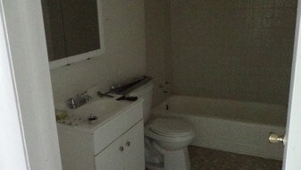 12011-12013 Mead St in Hebron, IL - Building Photo