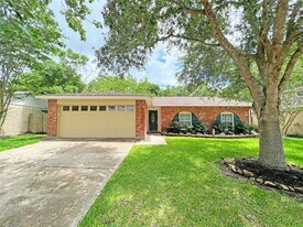 6210 Creekside Ln in League City, TX - Building Photo