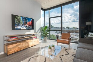 2213 N Washtenaw Ave, Unit 608 in Chicago, IL - Building Photo