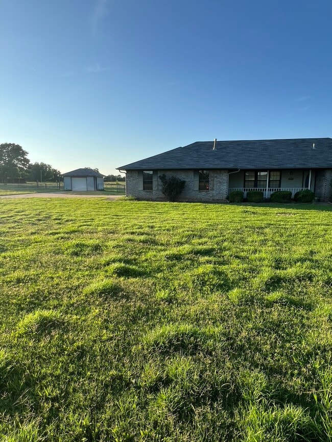 1405 Fuller Ave in Pocola, OK - Building Photo - Building Photo