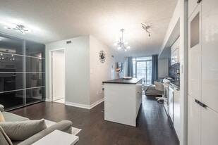 145 Fort York Blvd in Toronto, ON - Building Photo