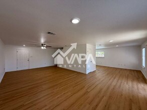 2731 Candle Ridge Dr in San Antonio, TX - Building Photo - Building Photo