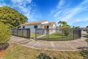 150 SW 58th Ave in Miami, FL - Building Photo