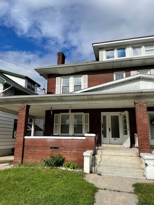 933 W King St in York, PA - Building Photo