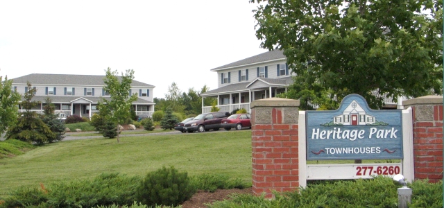 Heritage Park Townhouses in Lansing, NY - Building Photo