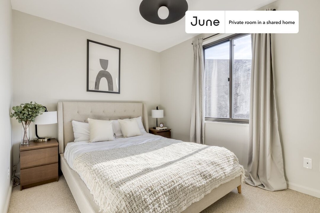 Private bedroom in 5 bed/2.5 bath Home in Washington, DC - Building Photo