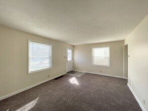 130 E 15th Ave-Unit -130 E 15th in Hutchinson, KS - Building Photo - Building Photo