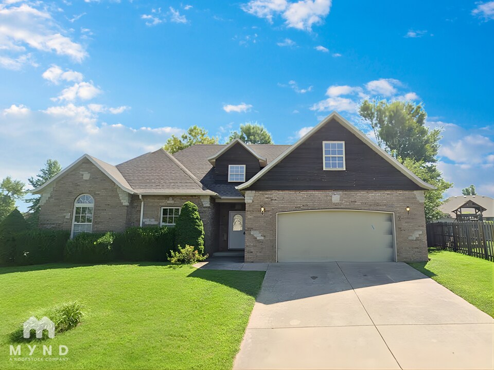 5622 N 11th Ave in Ozark, MO - Building Photo