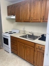 4 Stiles Dr in Melville, NY - Building Photo - Building Photo