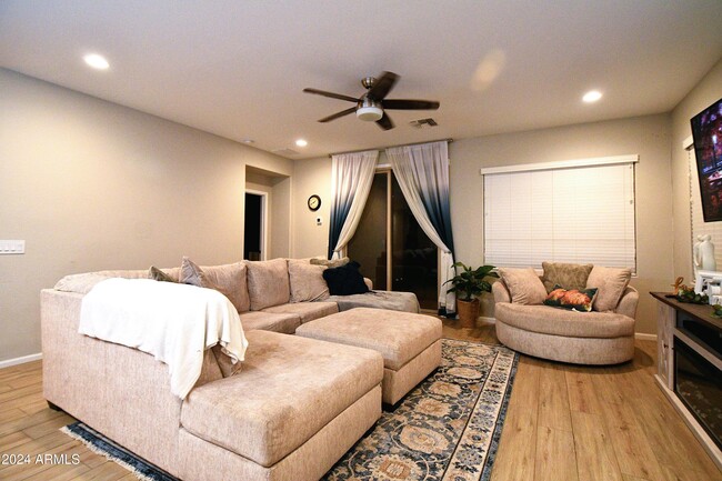 723 S 201st Ln in Buckeye, AZ - Foto de edificio - Building Photo