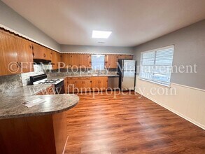 603 E Lampasas St in Ennis, TX - Building Photo - Building Photo