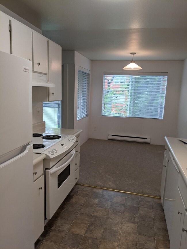 7021 Sand Point Way NE in Seattle, WA - Building Photo - Building Photo