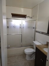 335 NW 50th St, Unit 1 in Miami, FL - Building Photo - Building Photo