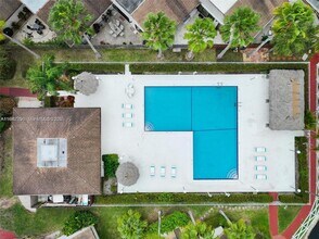 2753 Parkview Dr S in Hallandale Beach, FL - Building Photo - Building Photo