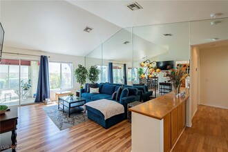 2808 Desert Crystal Dr in Las Vegas, NV - Building Photo - Building Photo
