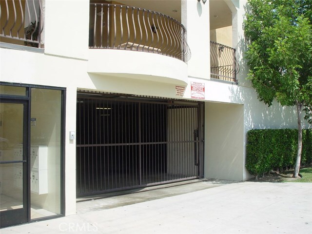 9201 Tobias Ave-Unit -3 in Los Angeles, CA - Building Photo - Building Photo