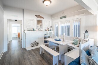 16 The Strand in Hermosa Beach, CA - Foto de edificio - Building Photo