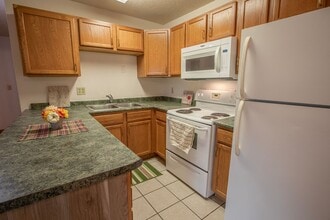 Windwood Estates in Fargo, ND - Building Photo - Building Photo