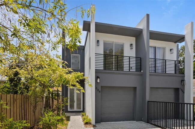 7004 NE 5th Ave in Miami, FL - Building Photo - Building Photo