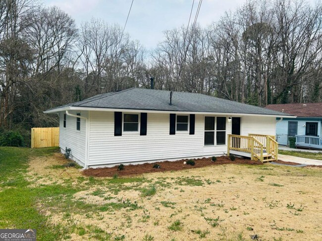 2049 Phillips Dr SE in Atlanta, GA - Building Photo - Building Photo