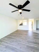 500 Tiki Dr, Unit 107B in Tiki Island, TX - Building Photo - Building Photo