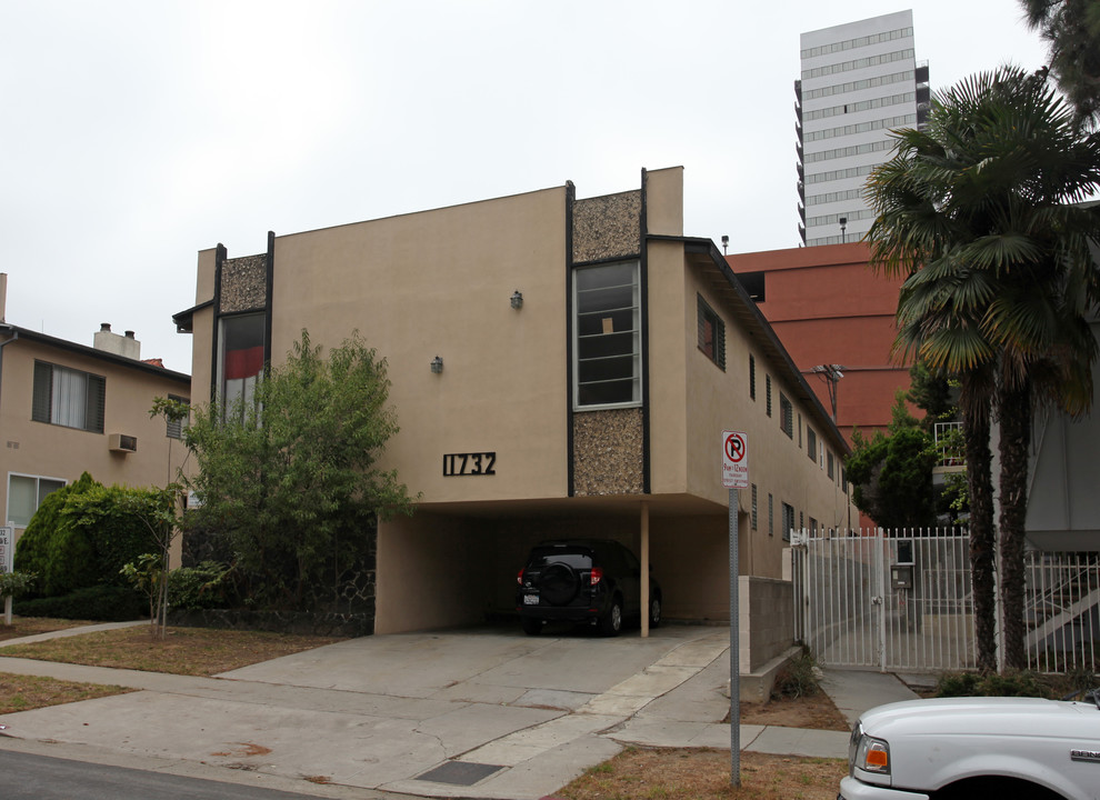 11732 Goshen Ave in Los Angeles, CA - Building Photo