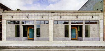 1425 W 24th St in Los Angeles, CA - Building Photo