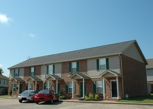 Turtle Creek Townhomes in Clarksville, TN - Building Photo - Building Photo