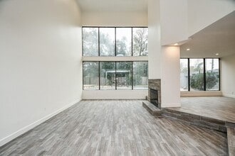 8115 Fondren Lake Dr in Houston, TX - Building Photo - Building Photo