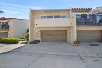 2317 Eastbluff Dr in Newport Beach, CA - Building Photo - Building Photo