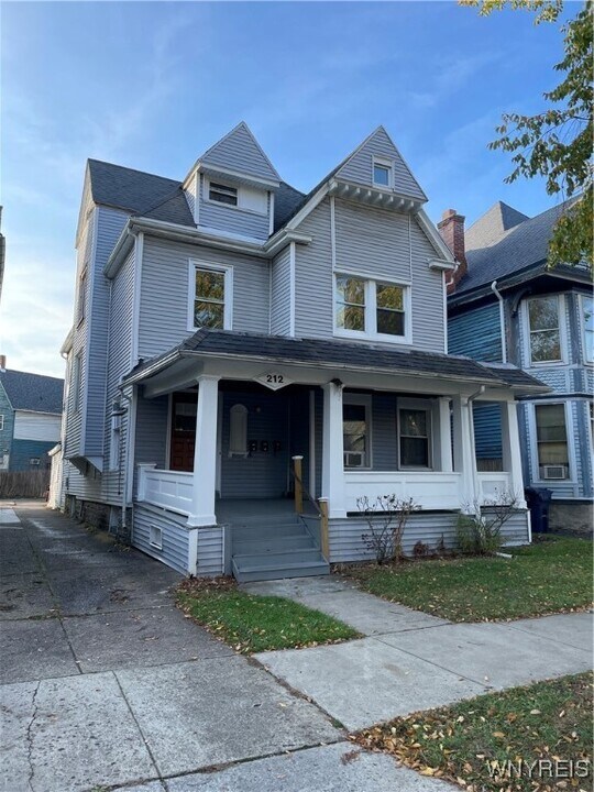 212 Richmond Ave in Buffalo, NY - Building Photo