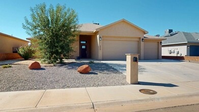 490 Montecito Dr in Alamogordo, NM - Building Photo - Building Photo