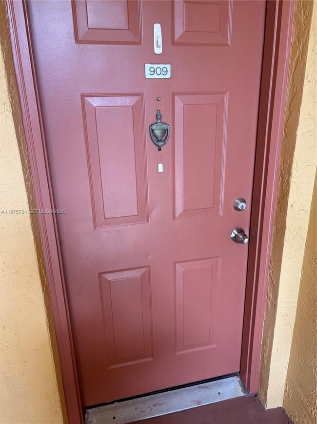 2300 NW 33rd St in Oakland Park, FL - Building Photo - Building Photo