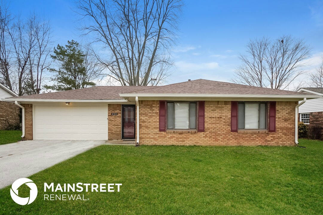 200 Pinedale Dr in Whiteland, IN - Building Photo