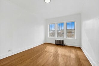 4742 W Roscoe St in Chicago, IL - Building Photo - Building Photo