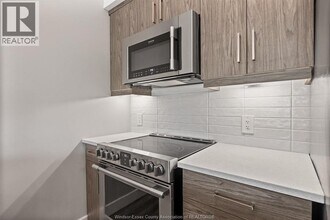7887 Edgar St in Windsor, ON - Building Photo - Building Photo