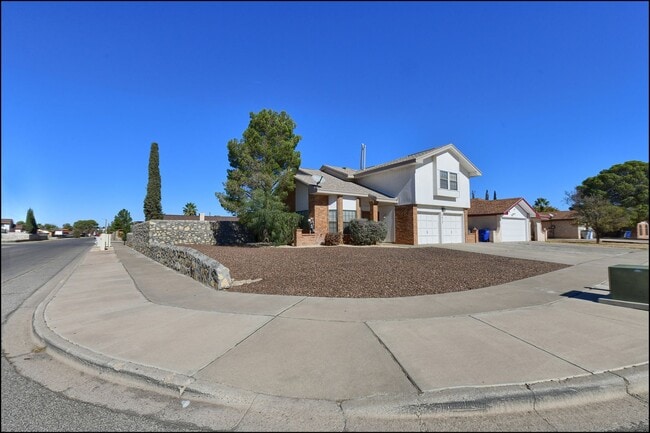2417 Robert Wynn St in El Paso, TX - Building Photo - Building Photo