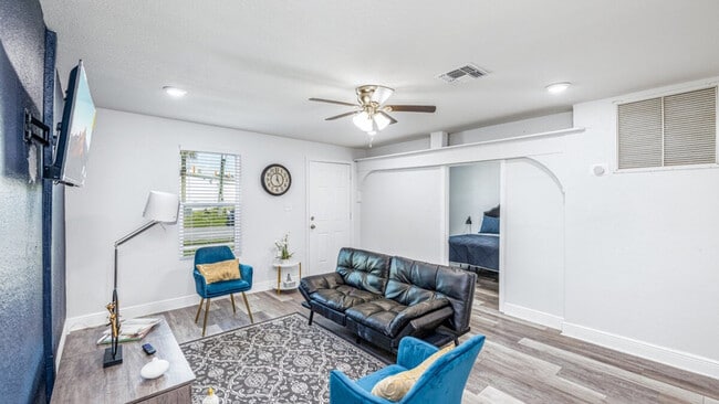 1610 N Goldenrod Rd in Orlando, FL - Building Photo - Building Photo