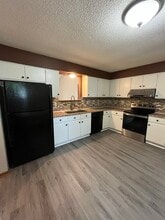 5787 Nike Dr in Hilliard, OH - Building Photo - Building Photo