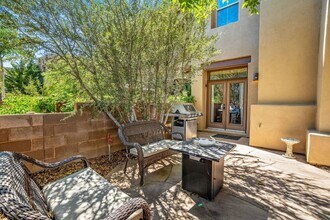 24 Emory Pass in Santa Fe, NM - Foto de edificio - Building Photo