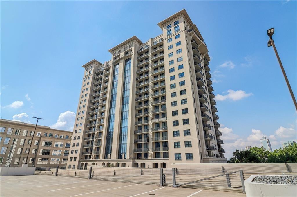 3040 Peachtree Rd in Atlanta, GA - Building Photo