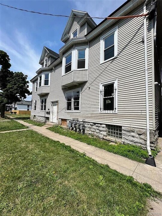355 Plymouth Ave in Buffalo, NY - Building Photo