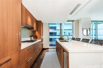 1555 Kapiolani Blvd in Honolulu, HI - Building Photo - Building Photo