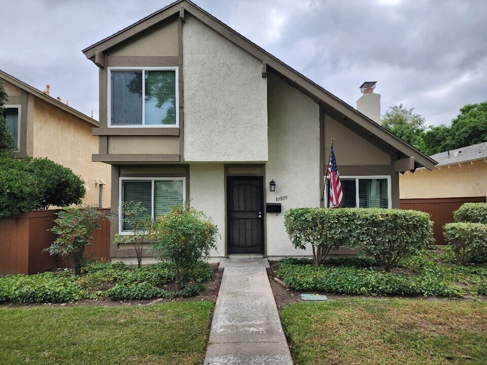 10809 Escobar Dr in San Diego, CA - Building Photo
