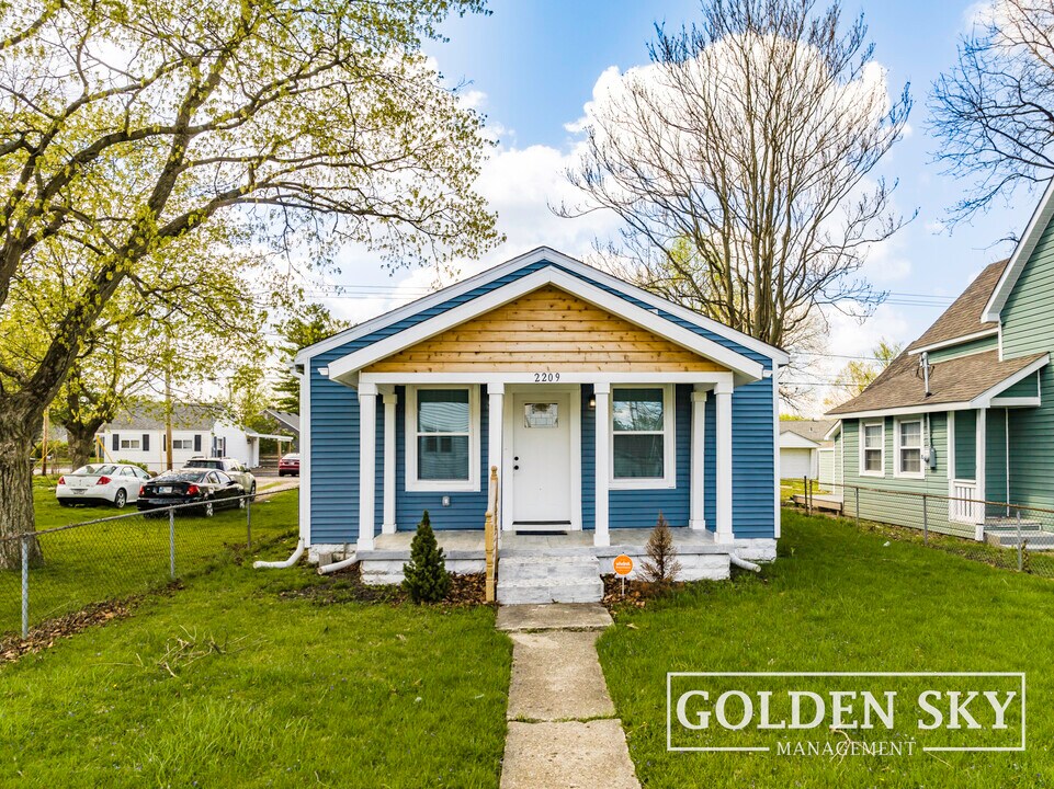 2209 W 9th St in Muncie, IN - Building Photo