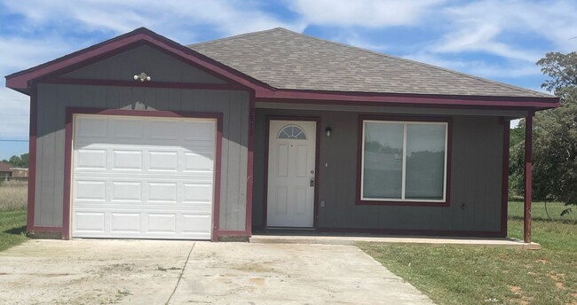 property at 2813 E 7th St