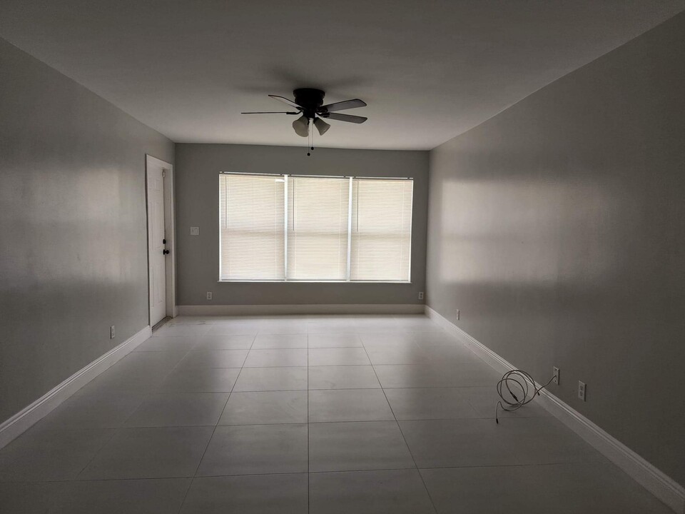 5648 NW 28th St, Unit 5648 in Lauderhill, FL - Building Photo