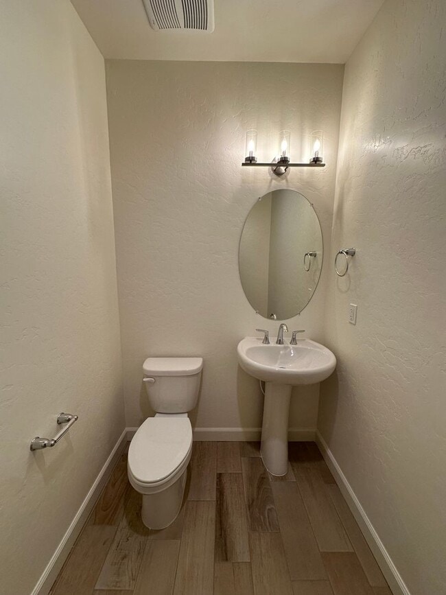2444 N Hilton St in Visalia, CA - Building Photo - Building Photo