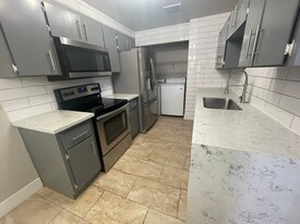 466 E Sunset Rd in Henderson, NV - Building Photo