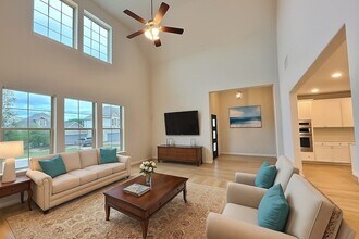 2021 Meliana Dr in Oak Point, TX - Foto de edificio - Building Photo